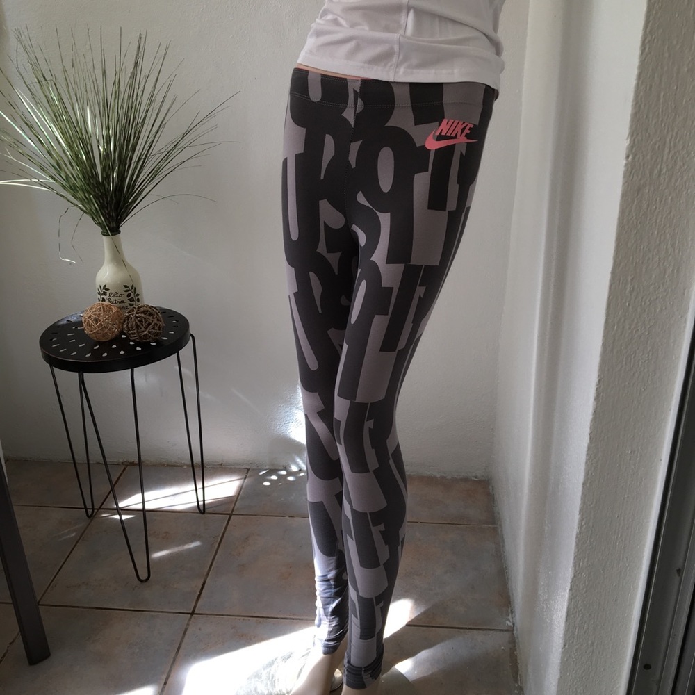 Women Nike Gaiters,Gunsmoke Coral Chalk, 
XS new